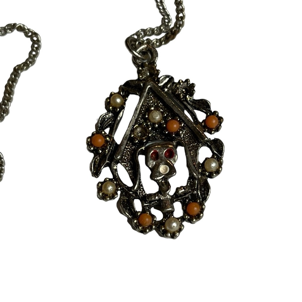 Vintage Dog House Pendant Silver-tone Metal Faux Seed Pearl Necklace